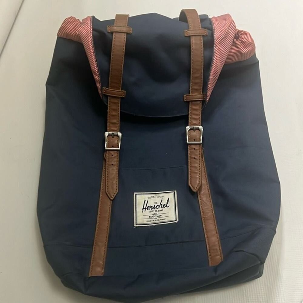 THE HERSCHEL SUPPLY CO RETREAT BACKPACK